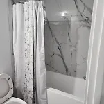 Lovely 2Bed & 1 Bath Basement Suite For 4 Guests